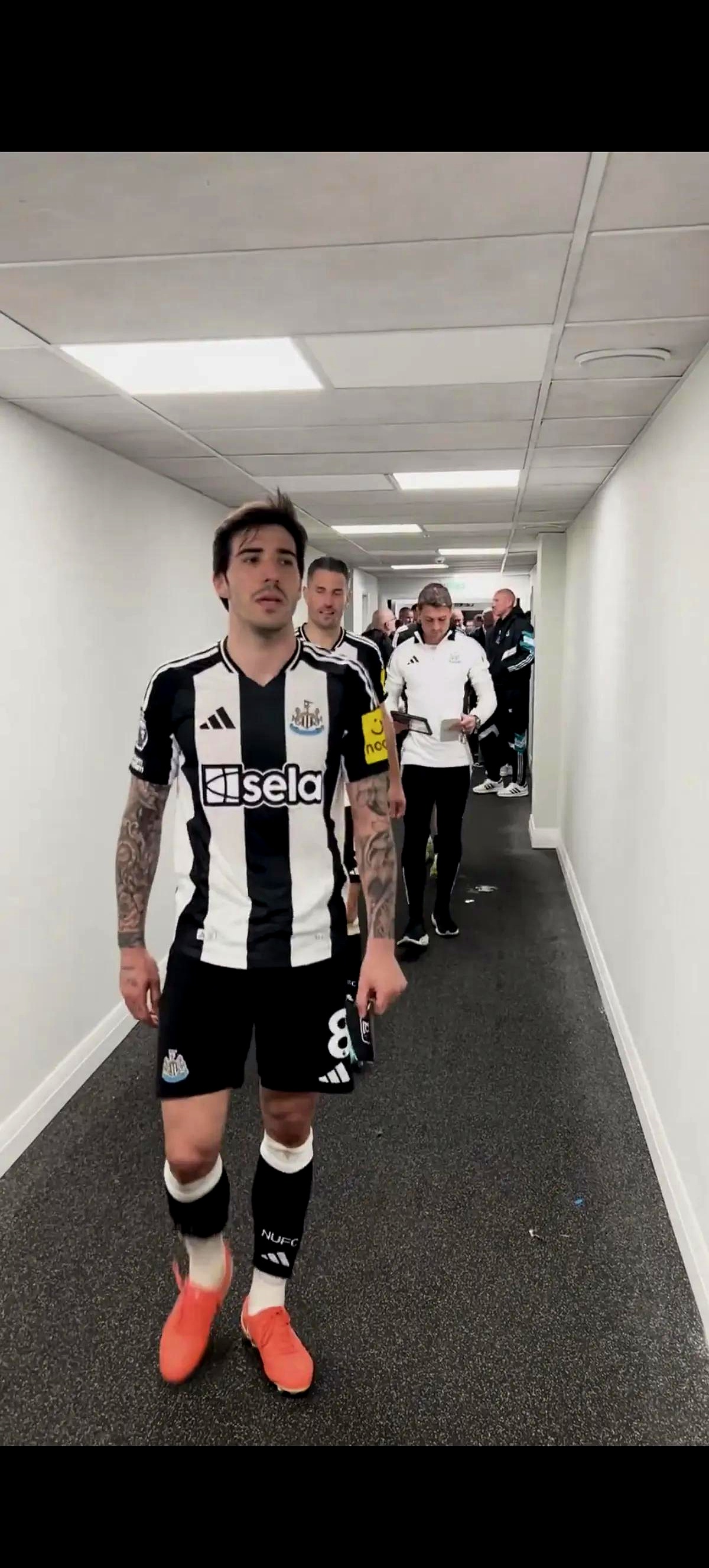 kaiyun体育包含里程碑夜！纽卡斯尔官宣签约，西甲今晨刷纪录，引发热议，年轻球员得到机会的词条