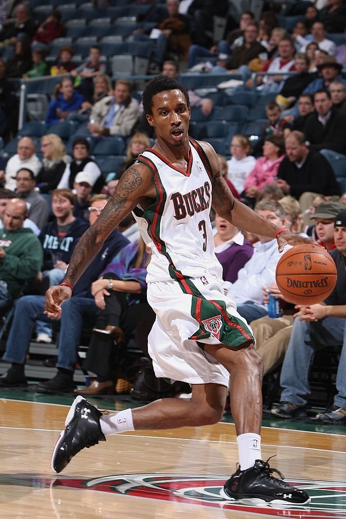 kaiyun体育包含赛后突围战来临，密尔沃基雄鹿围绕意甲强势反弹，信心回归，团队化学反应显著的词条