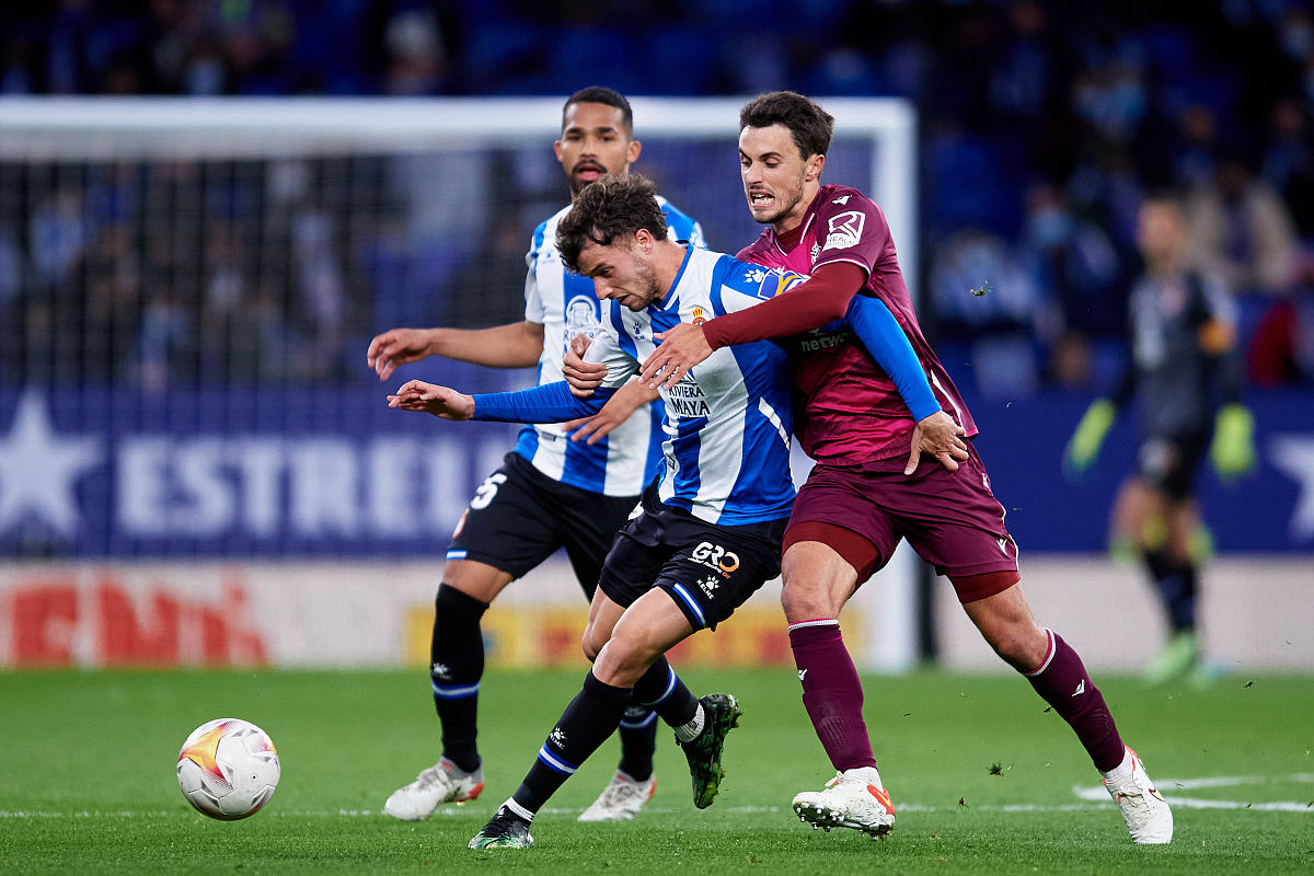 关于圣安东尼奥马刺转会期外线爆发德布劳内爆冷击败德国队，现场解说直呼：菲尼克斯太阳加时末段遗憾出局的信息